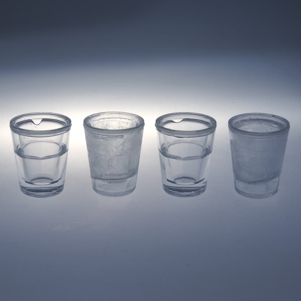 Nietopniejące kieliszki lodowe na 18 osiemnastkę