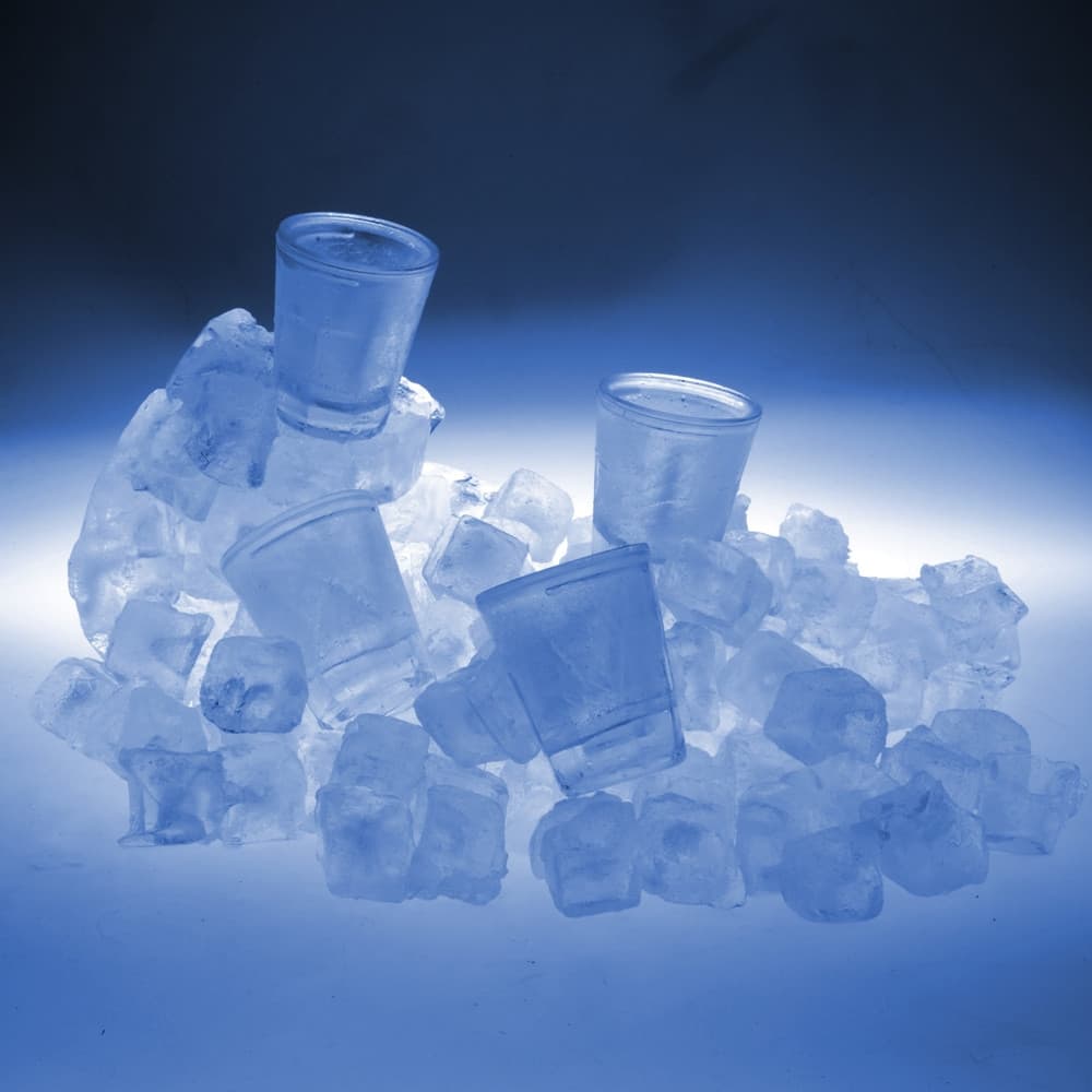 Nietopniejące kieliszki lodowe na 18 osiemnastkę